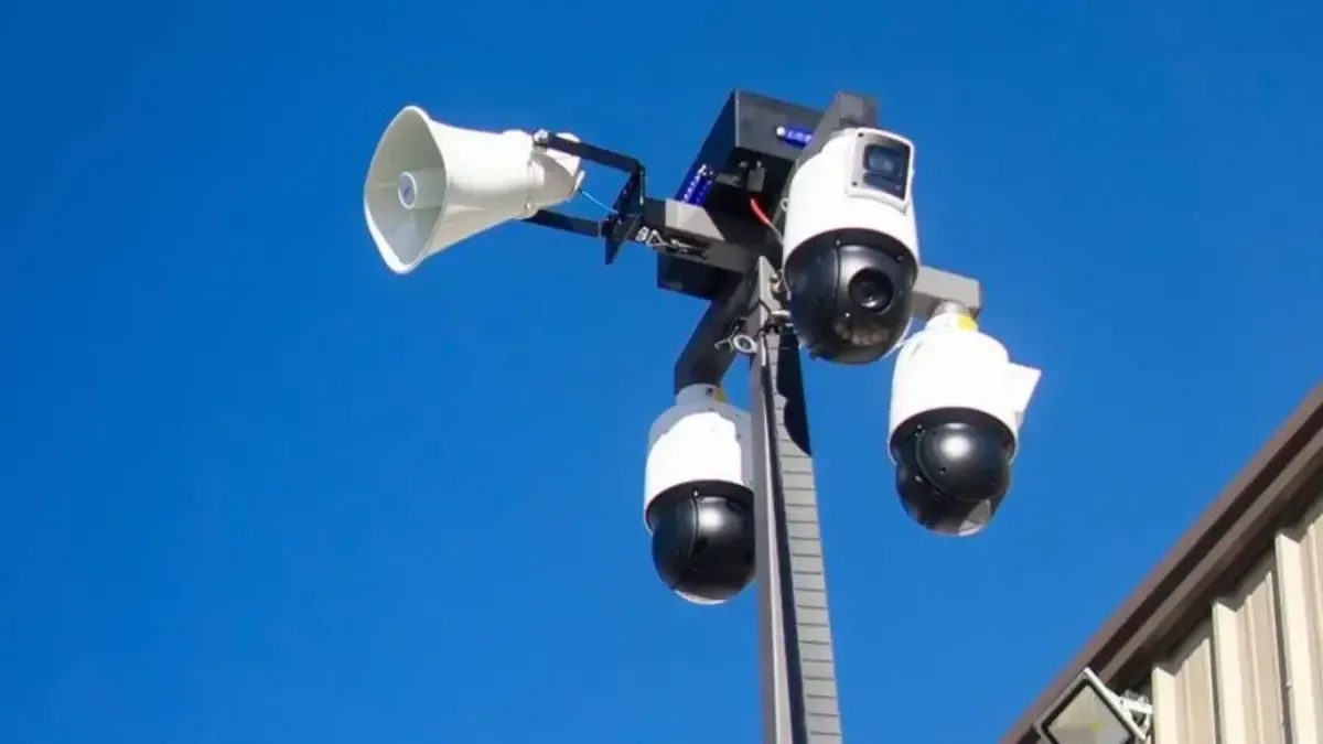 Remote-Video-Guarding-Trailer-Ca Remote video guarding trailer cameras in Dallas, TX showing a mobile security camera tower with mounted surveillance cameras, monitoring hardware, and an elevated mast used to secure construction sites, parking areas, and temporary outdoor locations.